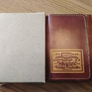 Vintage Levi's leather trifold wallet 70s?